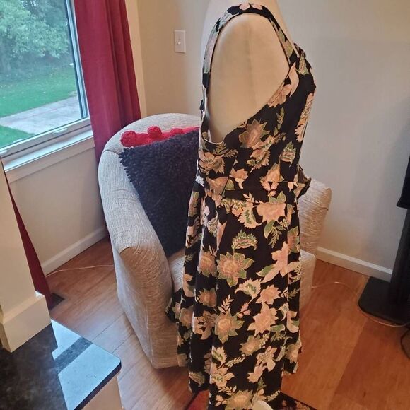 NWT Who What Wear. Black, Floral, Belted Dress Size Large - Picture 8 of 14